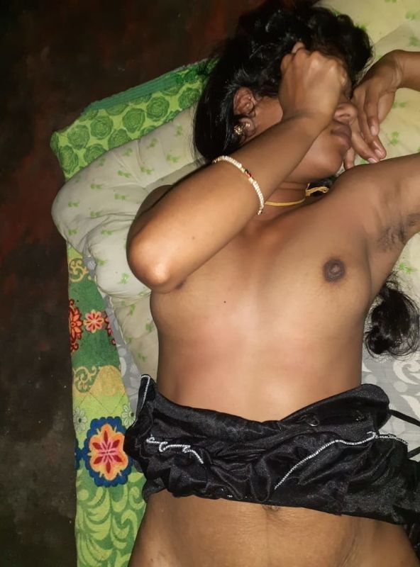 Indianvillage Pussyphotos - Photo gallery of Indian village Randi exposing nude body
