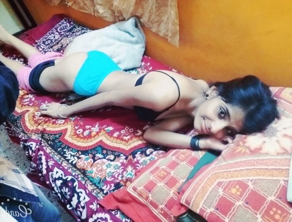 Skinny figured sexy Indian girl's hot sex pics - IndiansNude.Com