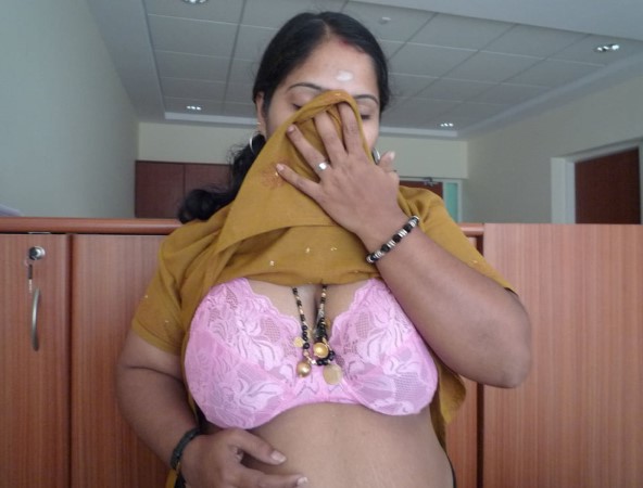 Mallu Aunty Nude Pics - South Indian Mallu Aunties Nude Hot Photos - IndiansNude.Com